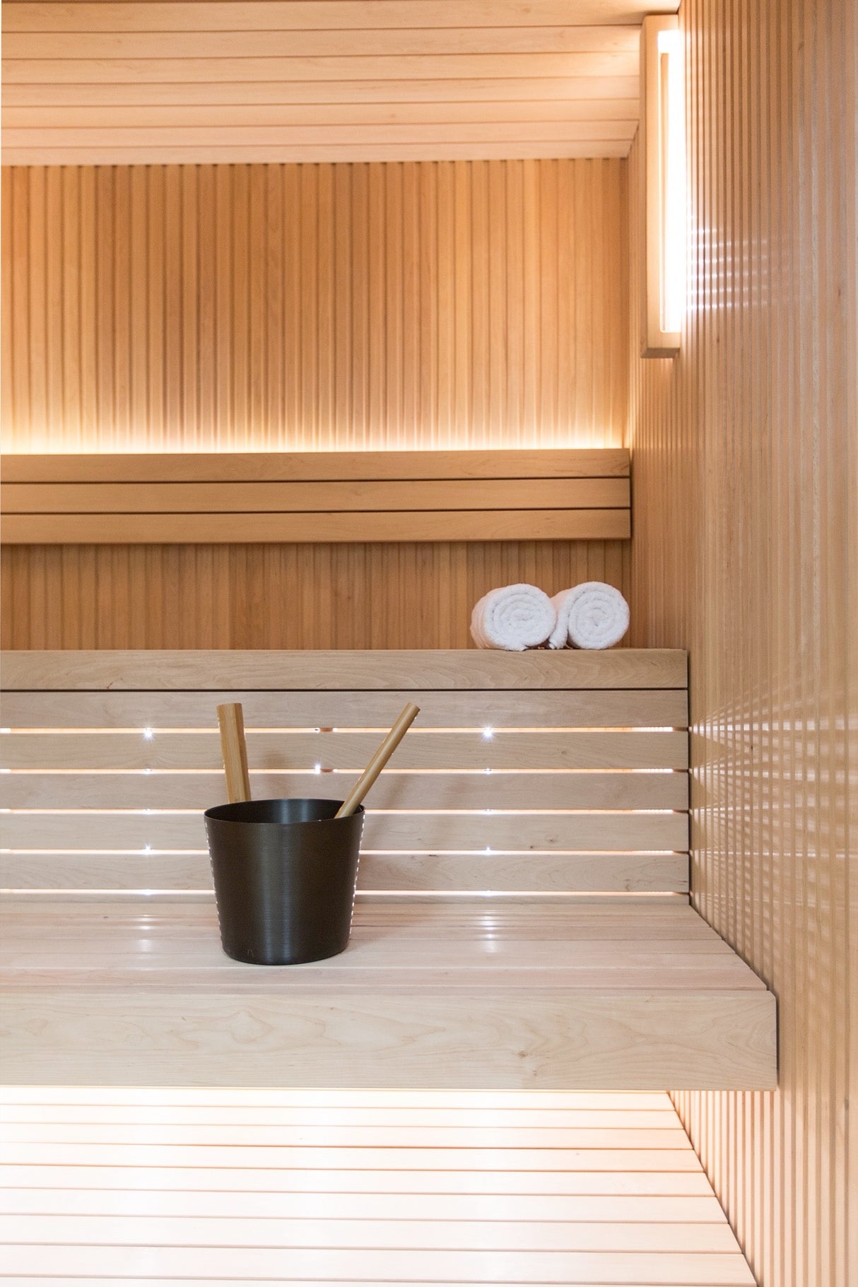 Auroom | Libera Glass 2-Person Indoor Traditional Sauna